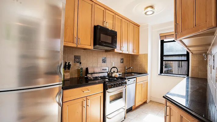 Sold by OnePoint Real Estate Group | media 3