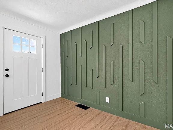 5th image of 7917 Hicks Ave