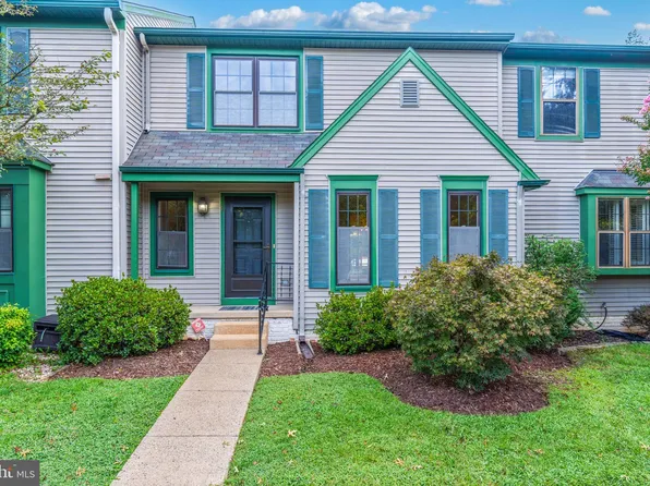 4 Paxton Ct, Sterling, VA 20165