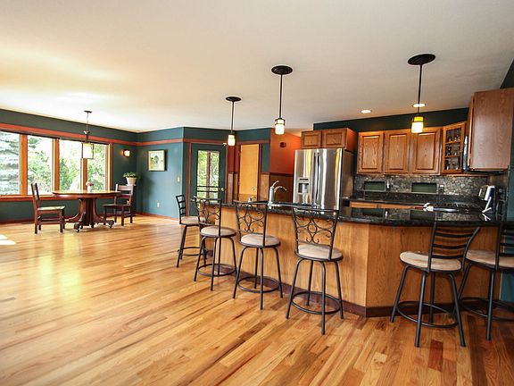 3rd image of 3189 Valley Dr