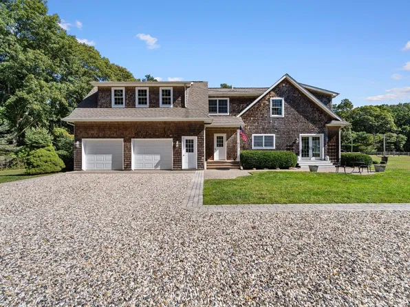 66 Woodlawn Ave, East Moriches, NY 11940