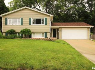 4804 Candlelight Dr, Davenport, IA