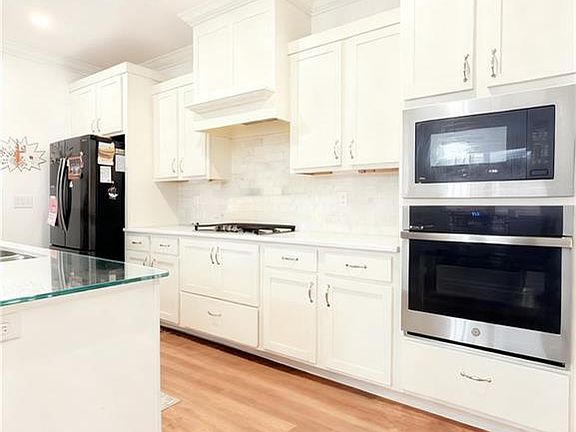 5th image of 2303 Paddington St
