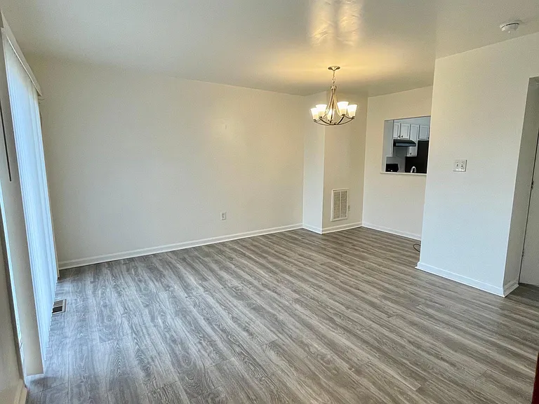 116 Commerce Dr — Photo 15