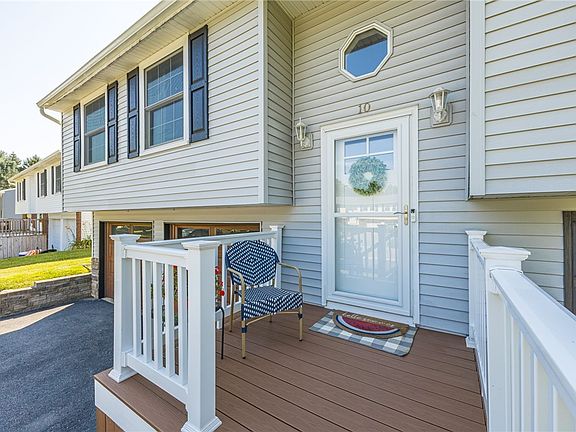 3rd image of 10 Coachlight Cir