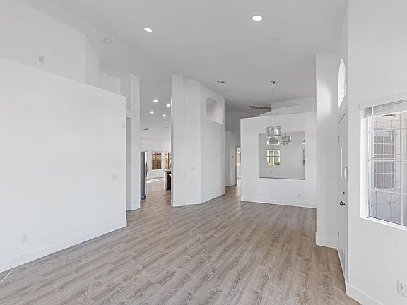 Living/Dining area