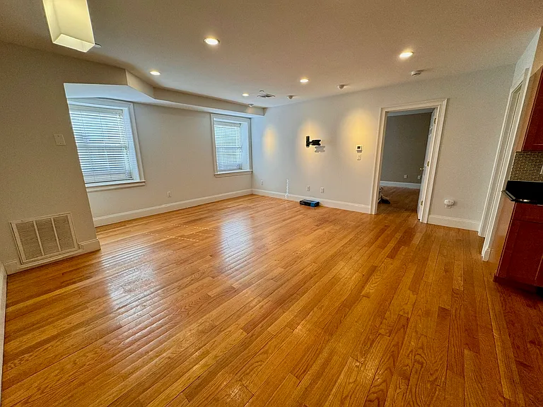 120 W 7th St #103 — Photo 8