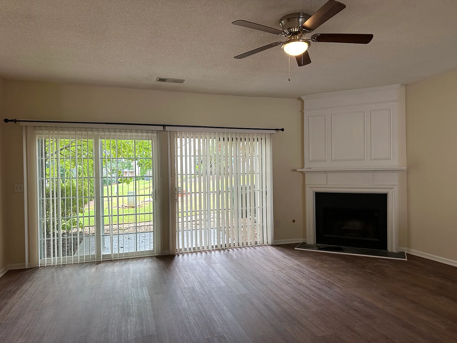 3 bed, 1428 sqft, $2,000 — Photo 2
