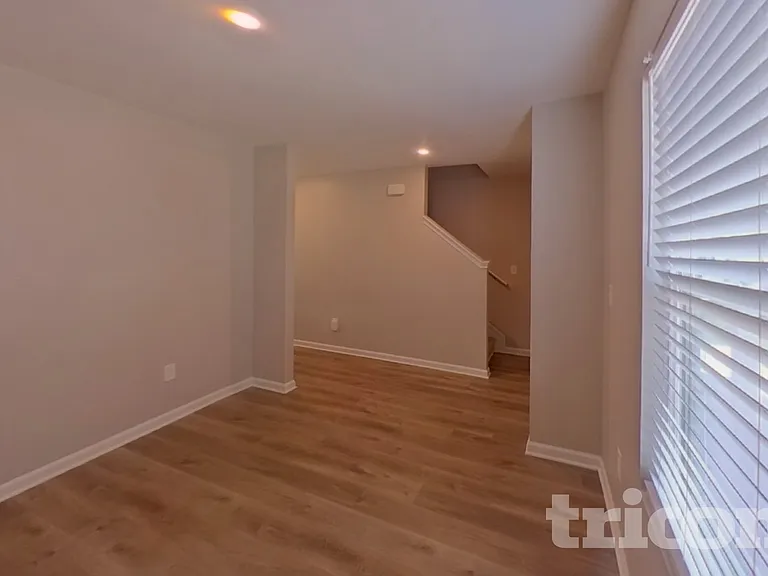 542 Springtime Ln — Photo 4