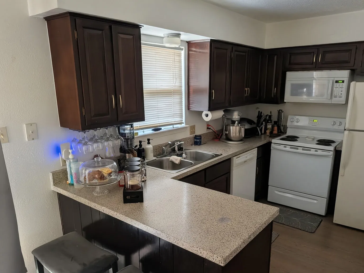 2 bed, 1.5 bath, 1240 sqft, $1,250 — Photo 2