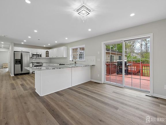 5th image of 4451 Bernard Rd