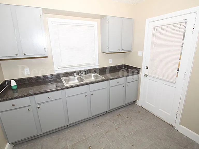 1023 Waring Rd — Photo 9