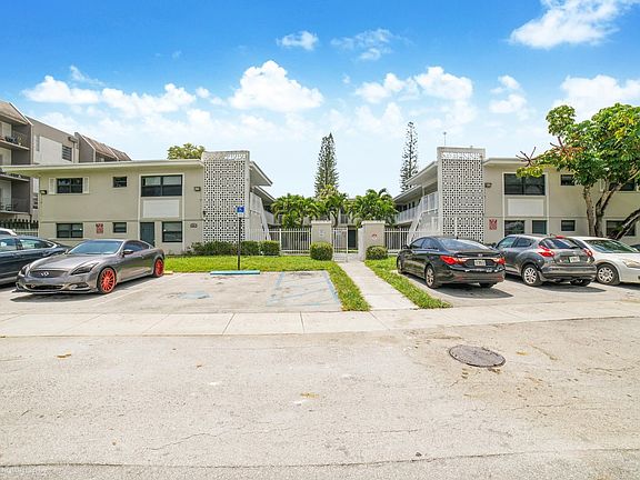 3rd image of 1530 NE 136th St #16