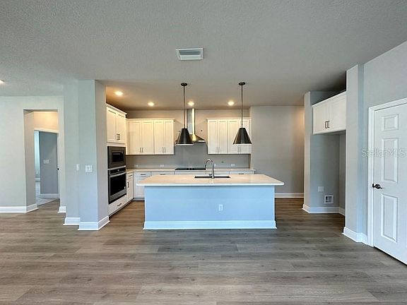 3rd image of 1403 Columbia Ave #1403
