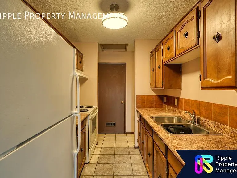 7712 Bowness Rd NW #E — Photo 2