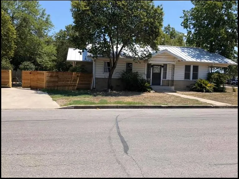415 S Union Ave — Photo 1
