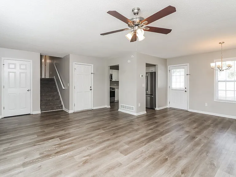 417 Remington Ct — Photo 8