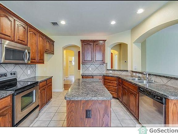 4th image of 1004 Lake Hollow Dr