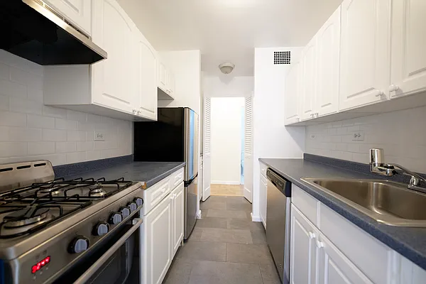 Rented by Buchbinder & Warren | media 12