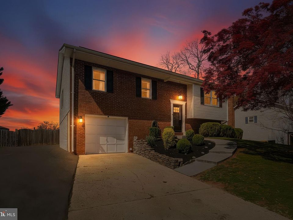 1st image of 952 Seahorse Ct