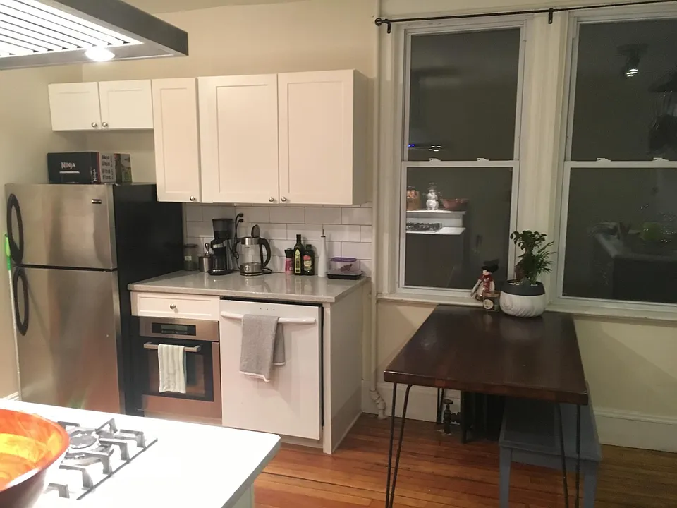 77 Laidlaw Ave