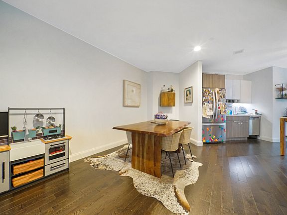 5th image of 150 N 12th St #Townhouse C
