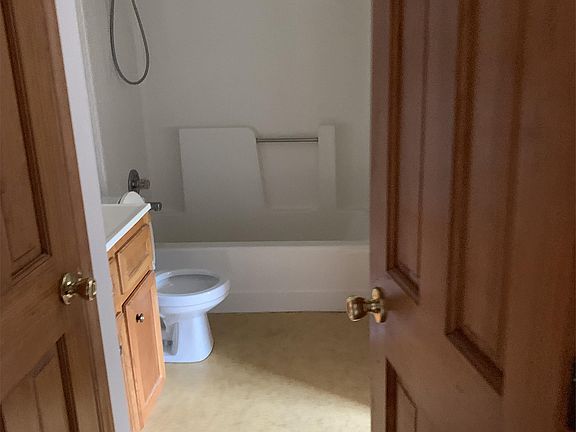 5th image of 121 Morrisfield Ln APT 12