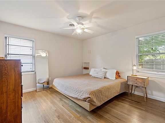 3rd image of 1824 Northcrest Dr