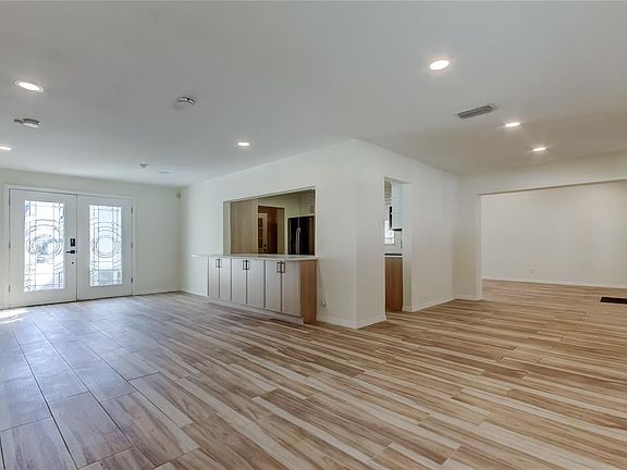 4th image of 3936 E Eden Roc Cir