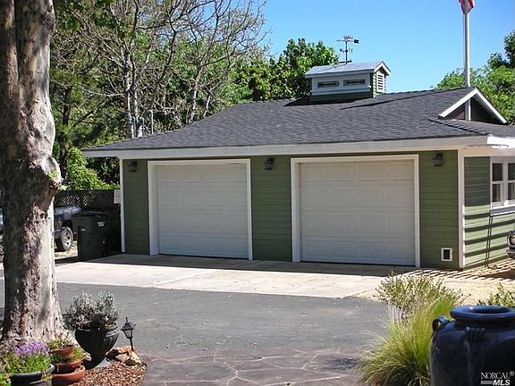 4th image of 1160 Solano Ave