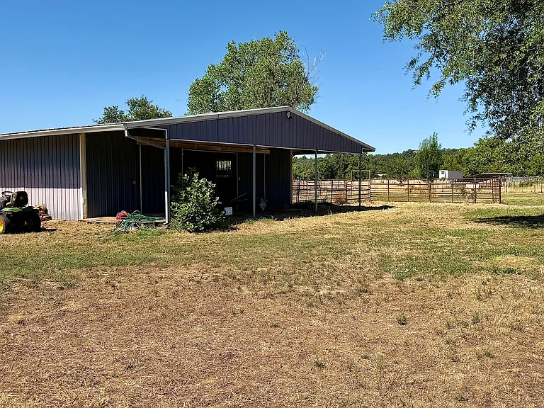 8664 Deschutes Rd — Photo 63