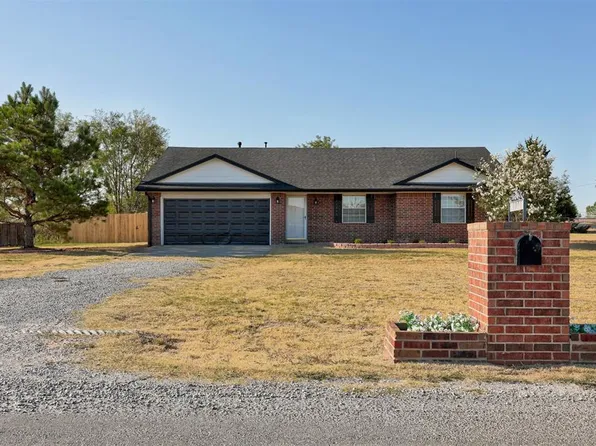 2371 Holden Ln, Blanchard, OK 73010