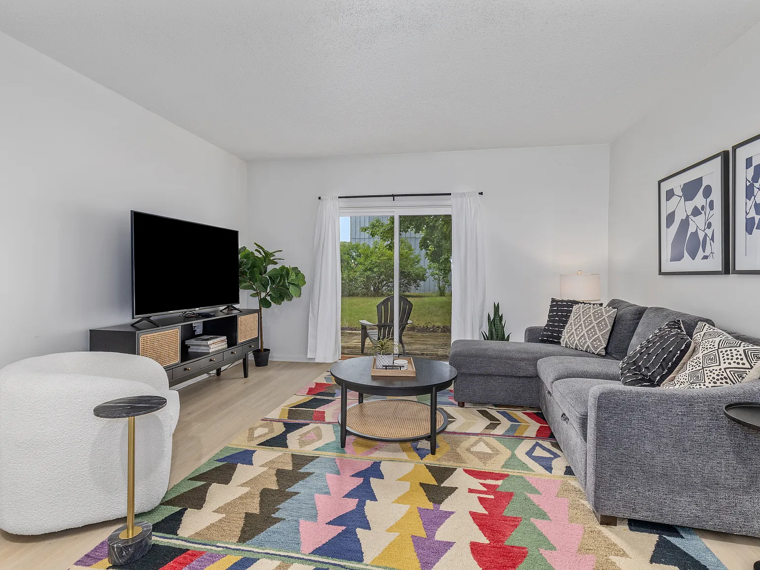1 bed, 700 sqft, $1,750 — Photo 2