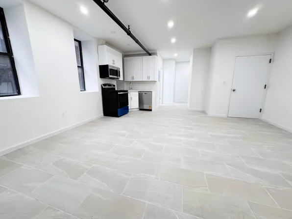 638 West 160th Street image 3 of 12