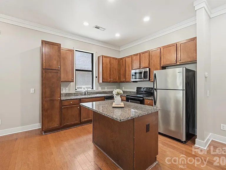 3435 Spencer St — Photo 8
