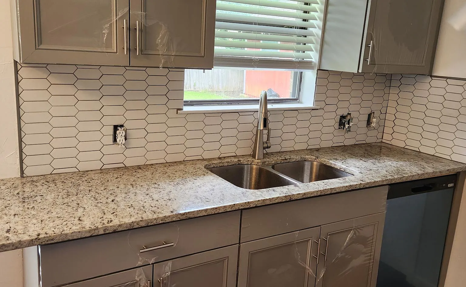 2 bed, 1000 sqft, $1,610 — Photo 3