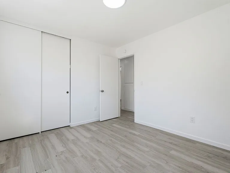 800 Locust Dr — Photo 27