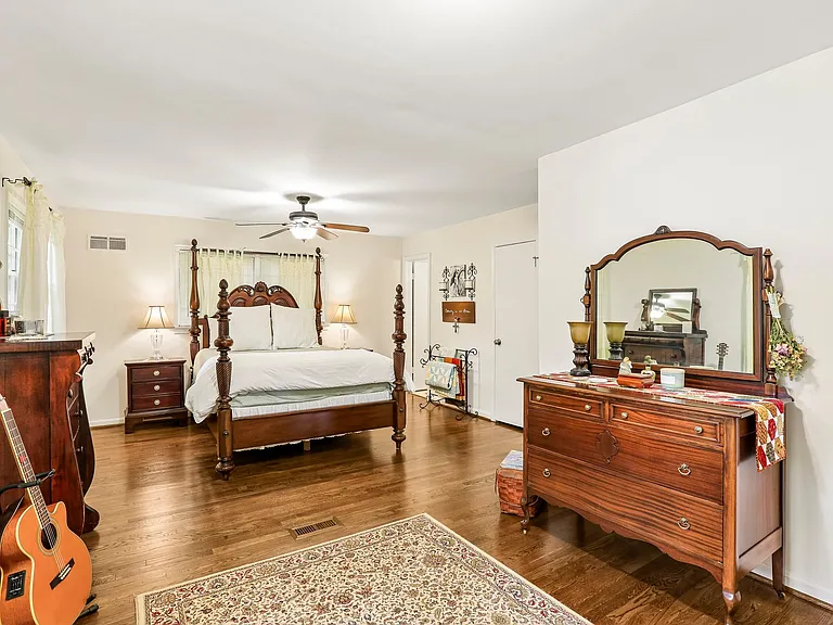 18033 Mill Creek Dr — Photo 31