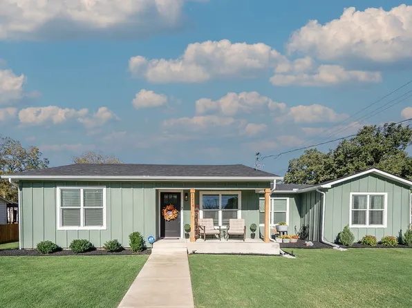 1214 N Lamb St, Bowie, TX 76230