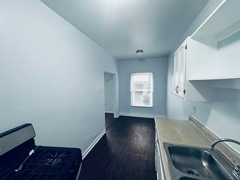 209 W Elk Ave — Photo 10