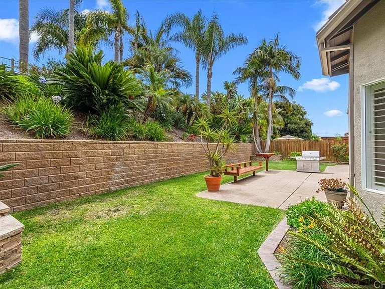 219 Pacific View Ln — Photo 35