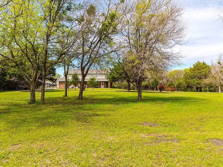 2433 Live Oak Rd — Photo 2