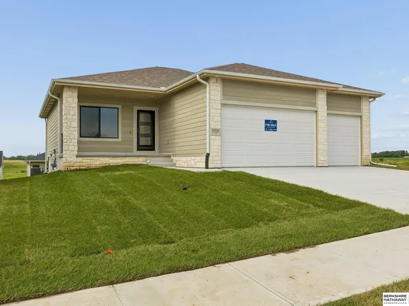 21439 Y St, Elkhorn, NE 68022