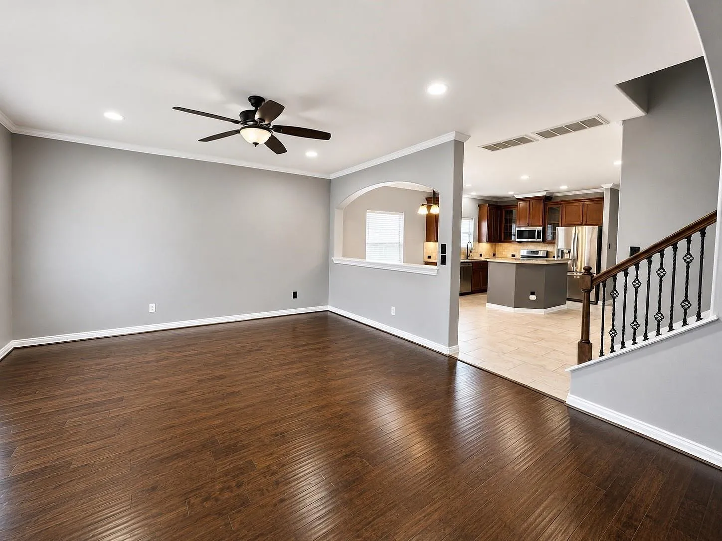 5 bed, 3.5 bath, 3329 sqft, $2,900 — Photo 3