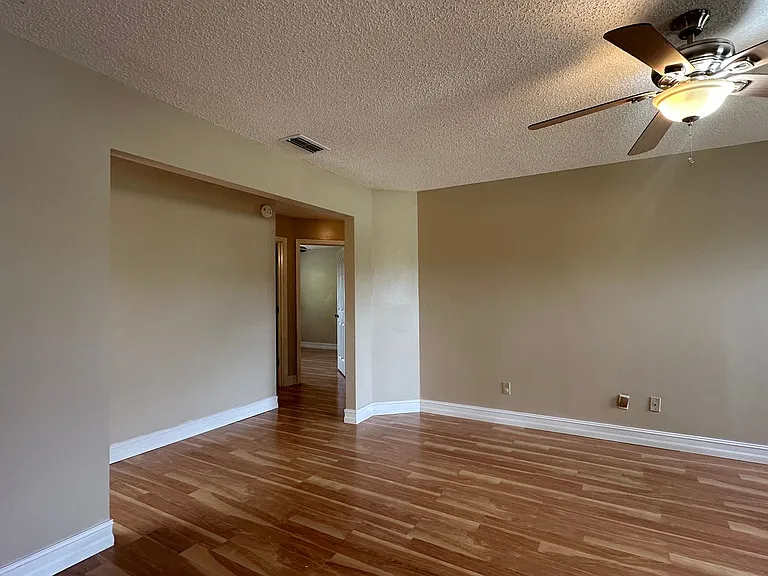 487 Carrigan Ave — Photo 7