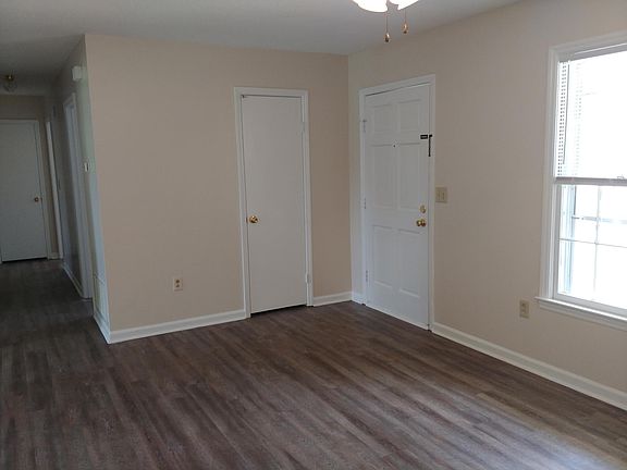 Front door & coat closet in Livingroom