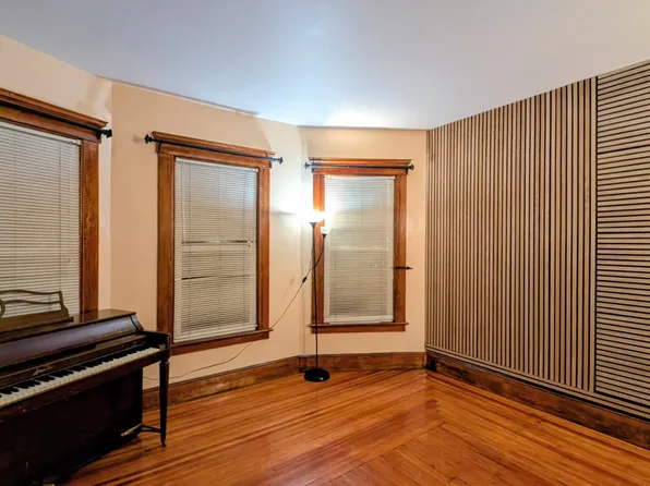 122 Foster St #1, New Haven, CT 06511