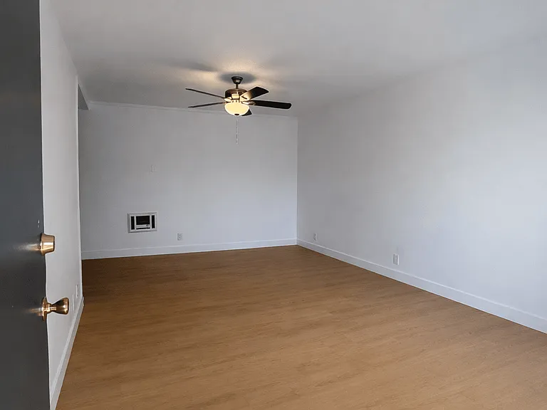 442 Newport Ave — Photo 6