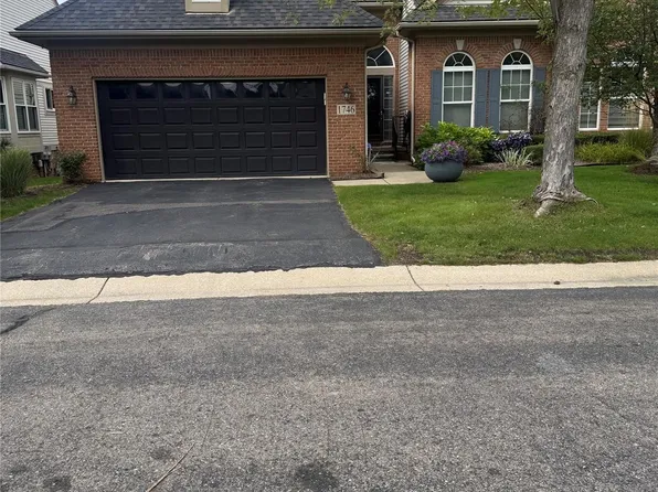 1746 Treyborne Cir, Walled Lake, MI 48390