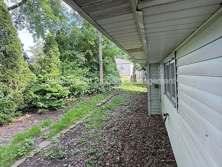 122 N Hamilton St — Photo 3